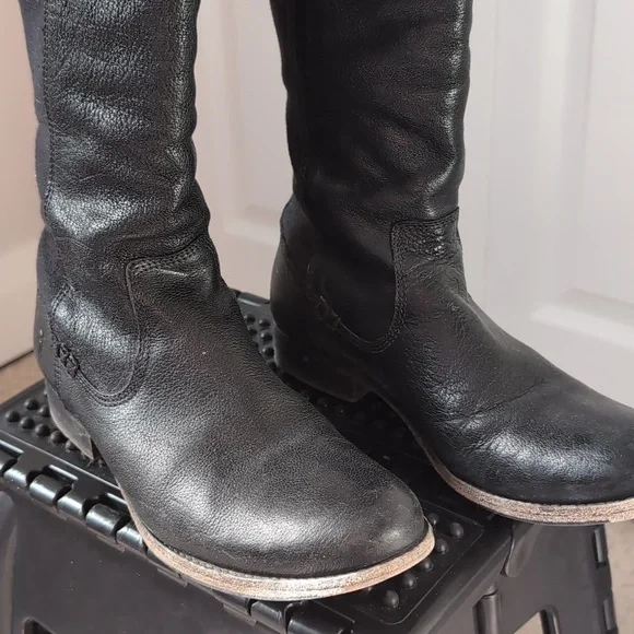 FRYE - Picture 2 of 6